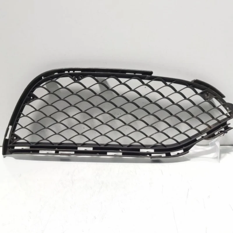 Grila bara fata dreapta, cod A2058852823, Mercedes Clasa C (W205) (id:562118) Ofertă de sezon