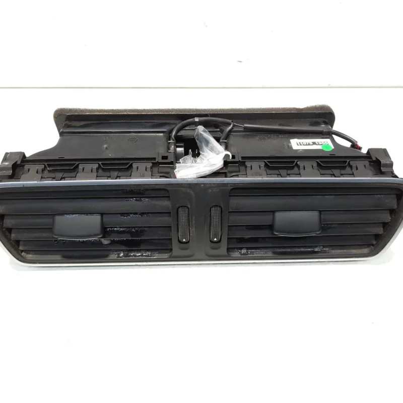 Preferatul clienților Grila aer bord centrala, cod 3AC819728A, VW Passat Variant (365) (idi:558068)