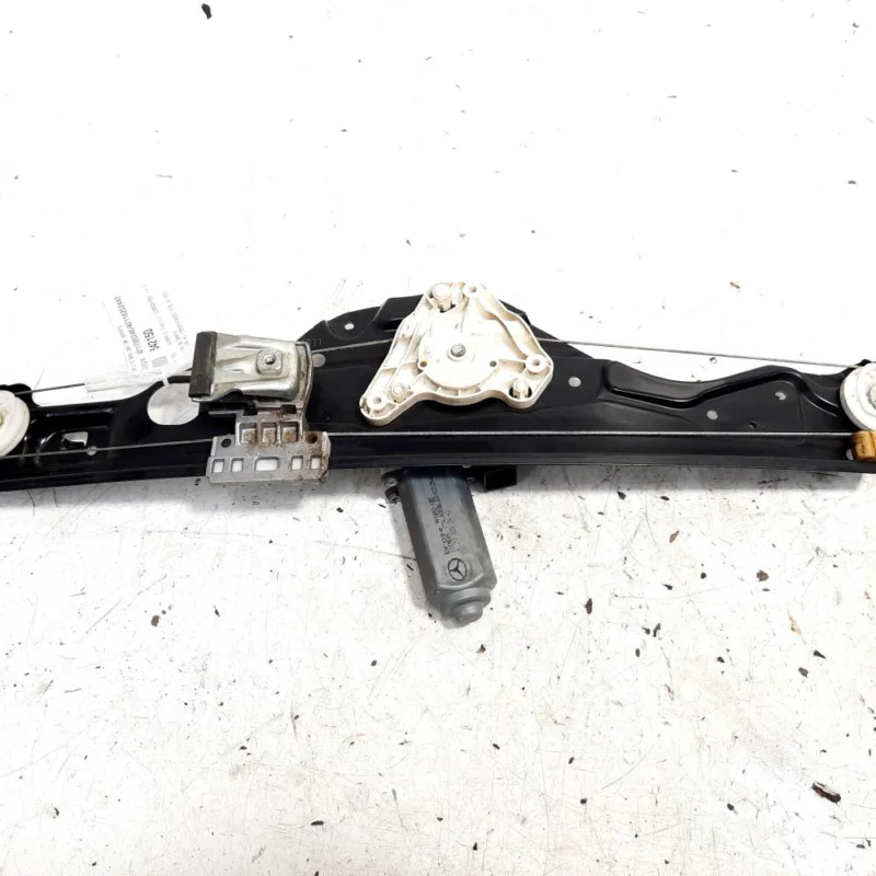 Macara cu motoras dreapta spate, cod A2117300246, A2118202442, Mercedes Clasa E (W211) (id:542150) Transport gratuit