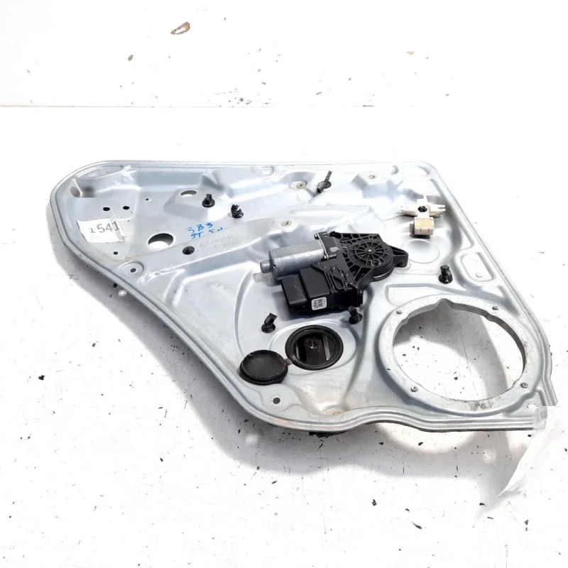 Super ofertă Macara cu motoras stanga spate, cod 3B5839755C, Vw Passat (3B3) (id:537796)