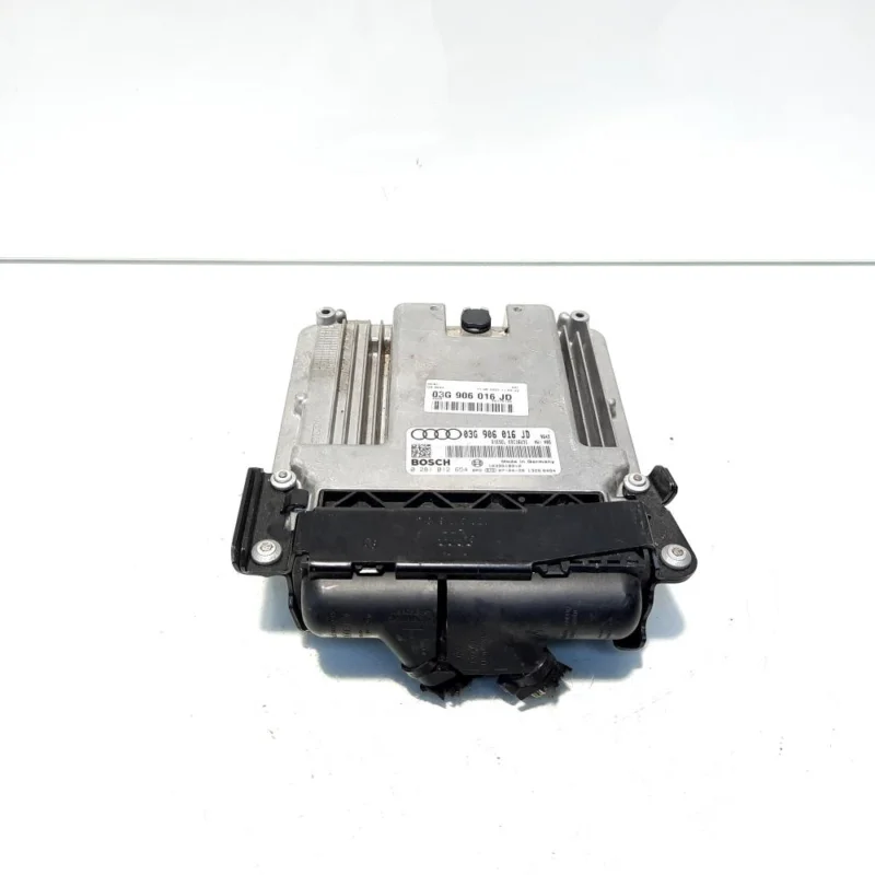 Reducere extra Calculator motor, cod 8E0909557R, Audi A4 (8E2, B6), 2.0 benz, ALT (idi:527105)