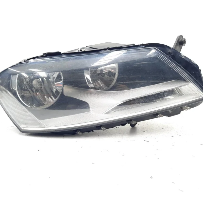 Promoție Far dreapta, VW Passat Variant (365) (idI:530604)