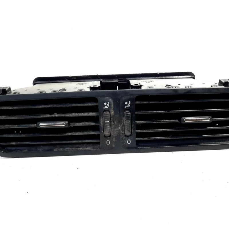 Nu rata Grila aer bord centrala, VW Passat Variant (3C5) (id:514287)