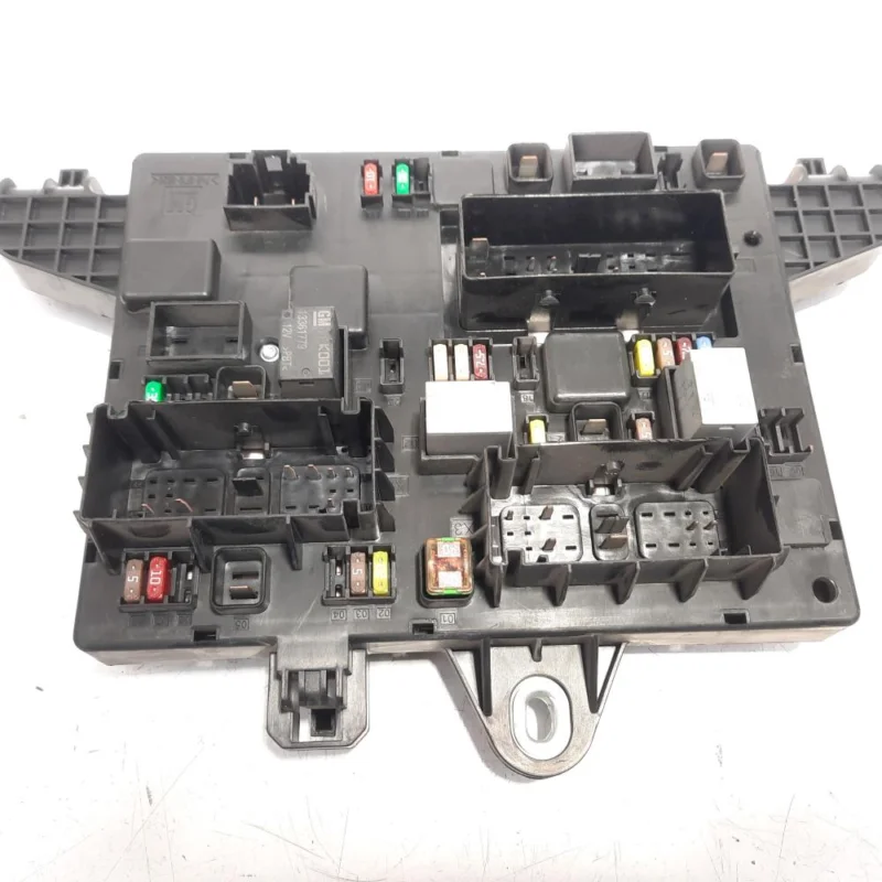 Tablou sigurante, cod GM13302301, Opel Astra J (idi:497523) Plată securizată