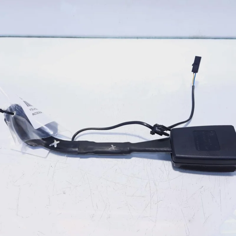 Capsa centura stanga fata cu fir, cod 1K3857755P, Vw Passat Variant (3C5) (id:496130) Ultima șansă