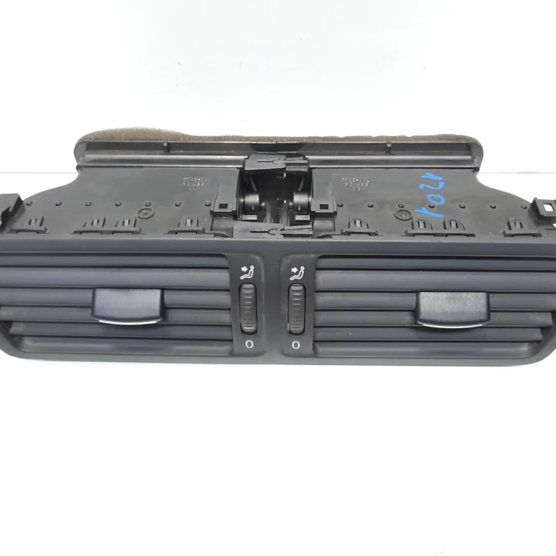 Promoție Grila aer bord centrala, cod 3C1819728E, VW Passat Variant (3C5) (id:476119)