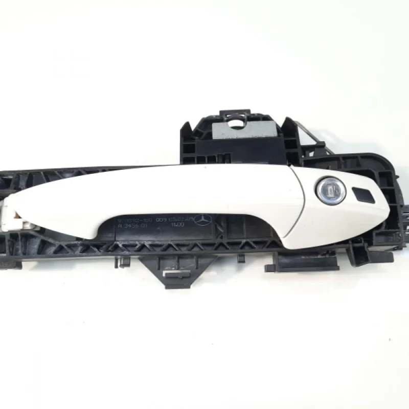 Ofertă specială Maner dreapta fata, cod A2047600634, Mercedes Clasa C (W204) (idi:287414)