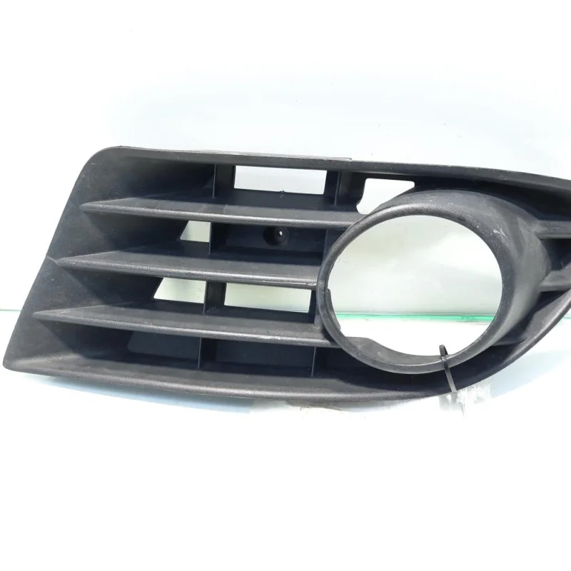 Grila bara fata dreapta, cod 5M0853666B, Vw Golf 5 Plus (5M1) (id:465213) Vezi acum