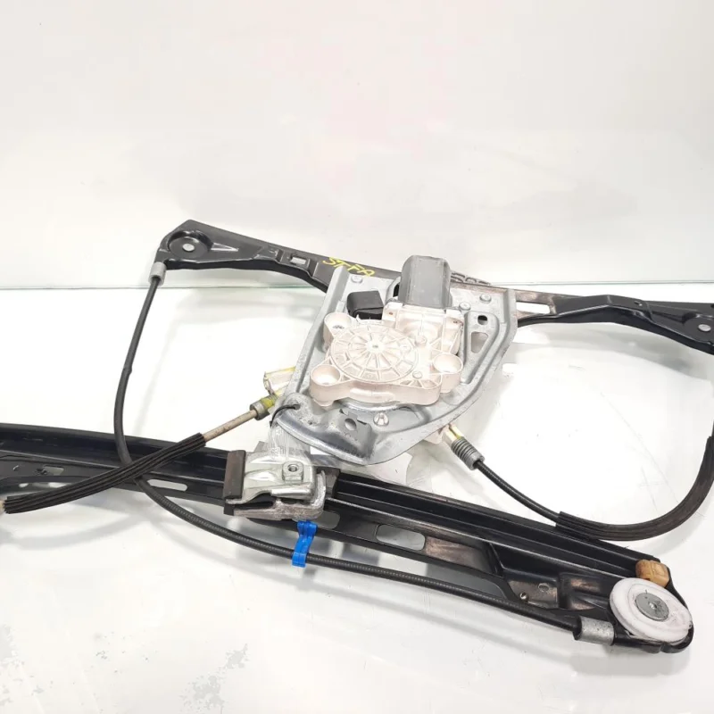 Nu rata Macara cu motoras stanga fata, cod A2037202946, Mercedes Clasa C (W203) (id:462787)