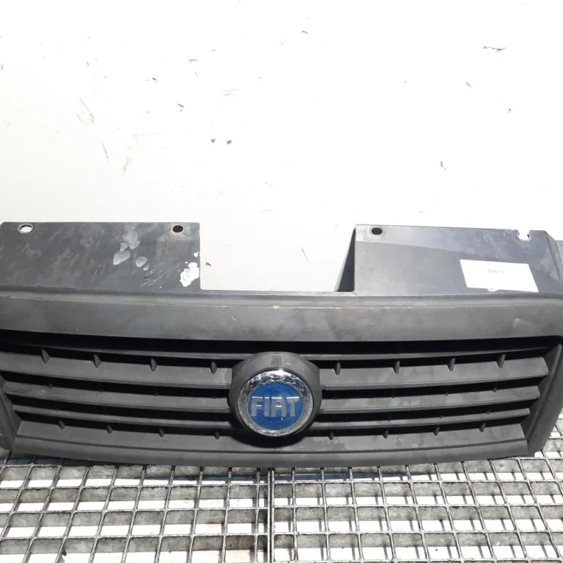 Grila bara fata centrala cu sigla, cod 735395576, Fiat Doblo (119) Transport gratuit