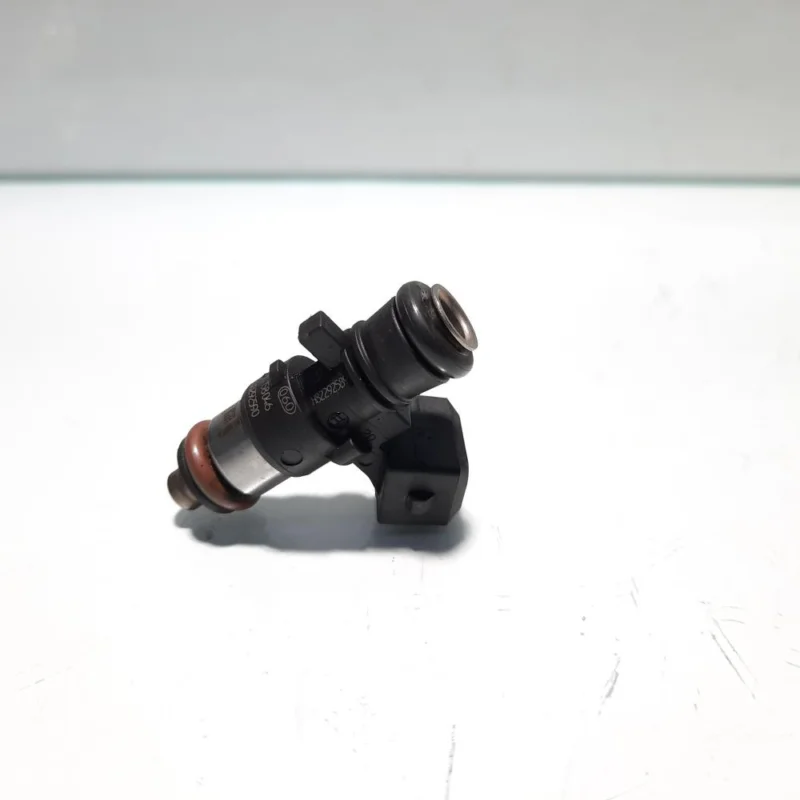 Injector, cod 8200292590, Dacia Sandero, 1.2 b, D4F732 (id:456483) Preț redus