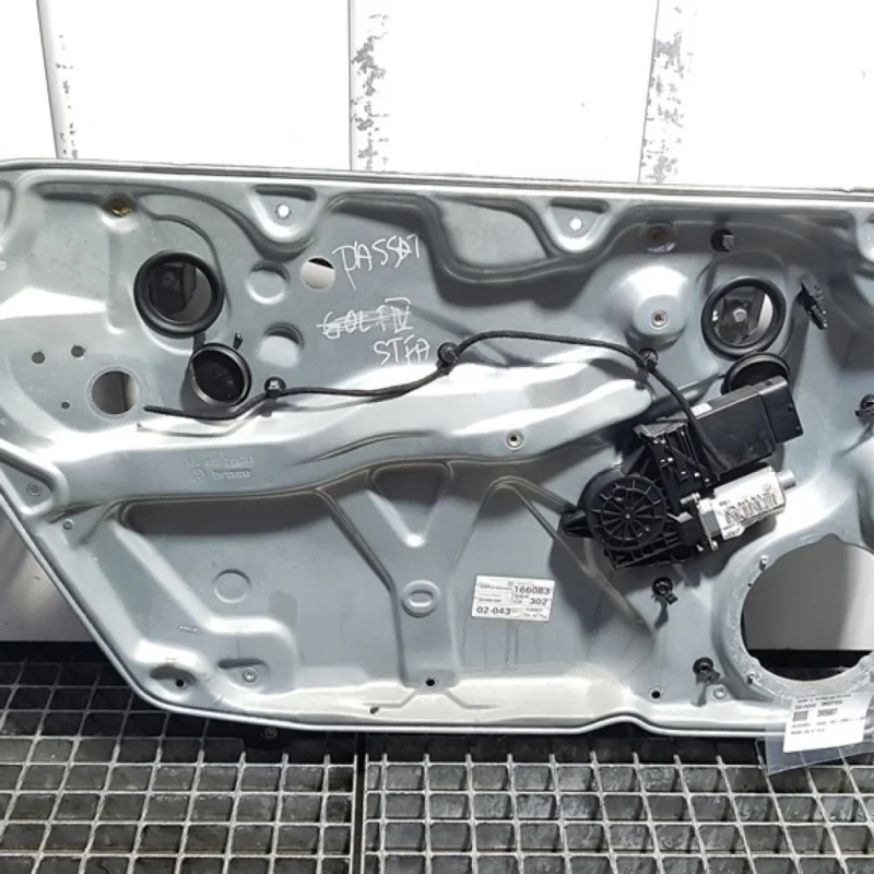 Reducere extra Macara cu motoras stanga fata, Vw Passat (3B3) 3B4837755D (id:395607)