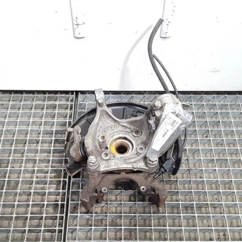 Reducere de preț Fuzeta stanga fata, Vw Passat Variant (3C5) 2.0 tdi