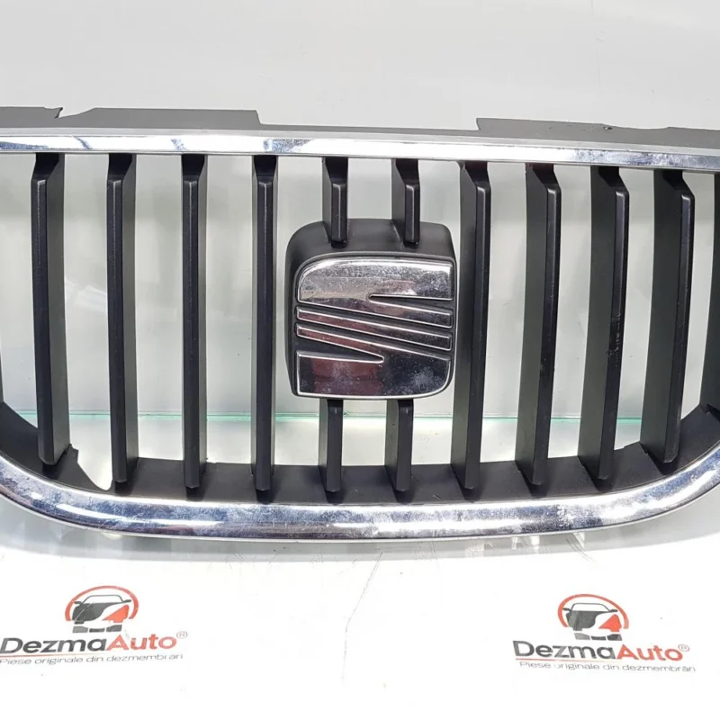 Grila bara fata centrala cu sigla, Seat Ibiza 5 (6J5) cod 6J0853651 (id:299564) Preț redus