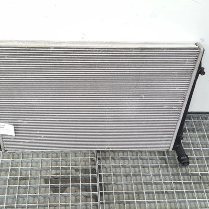 Radiator racire apa 3C0121253R, Vw Passat (3C2) 2.0tdi (id:339205) Reducere specială
